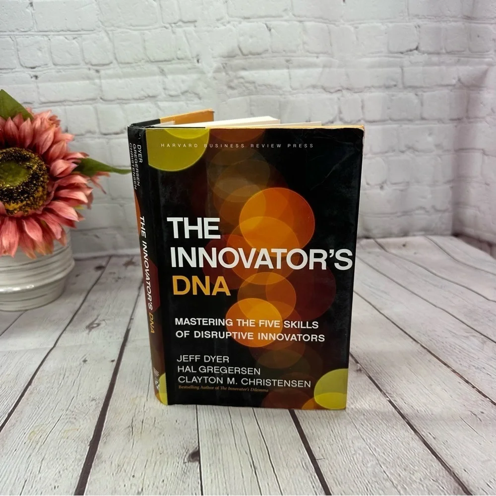 The Innovator's DNA hardback Book 2011 dyer, gregersen, christensen MBA business
